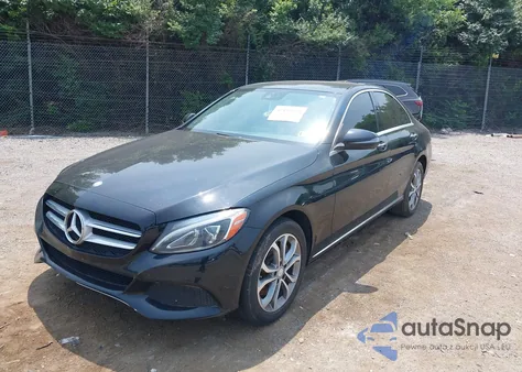 2017 Mercedes-Benz C 300 4Matic/Luxury 4Matic/Sport 4Matic z USA, uszkodzony, nr VIN 55SWF4KB3HU198387